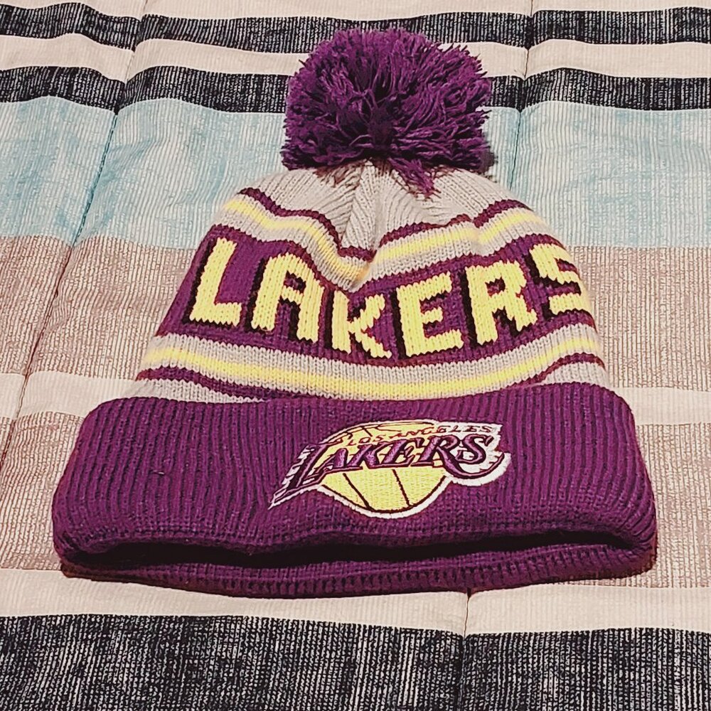 selling a lakers beanie